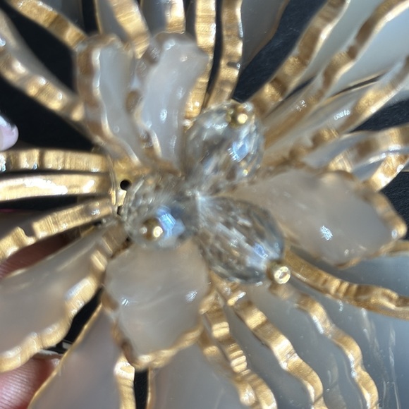 Large Celluloid Flower Statement Brooch - Picture 9 of 15